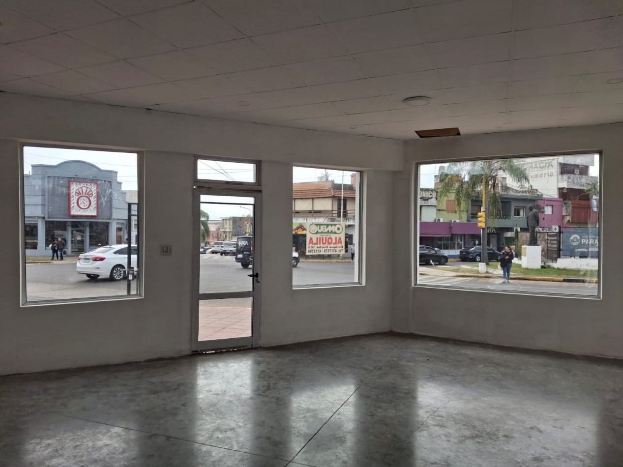 Local comercial Zona 5 esquinas 