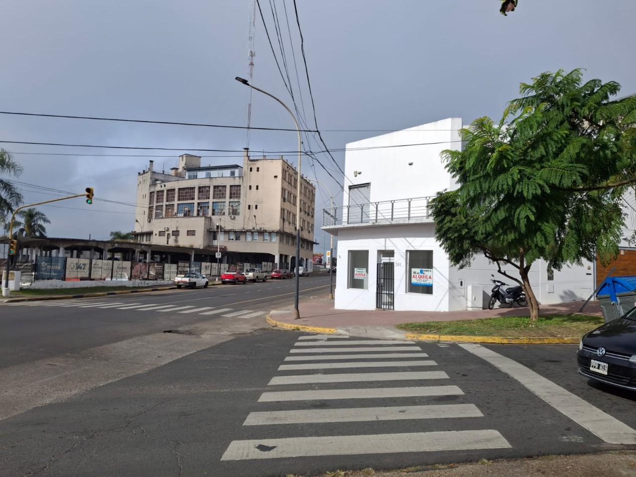 Local comercial Zona 5 esquinas 