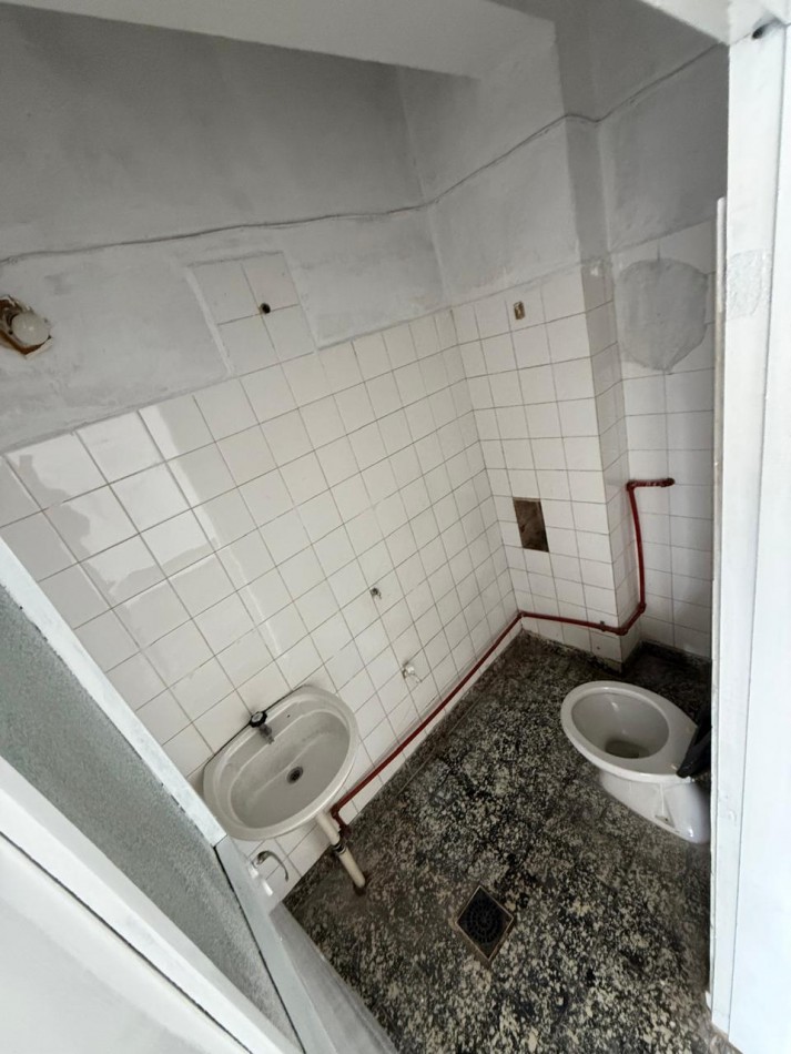 local sobre av. Almafuerte