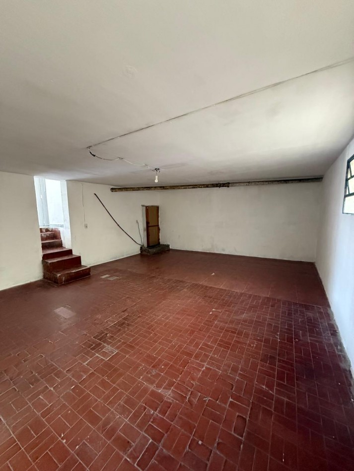 local sobre av. Almafuerte