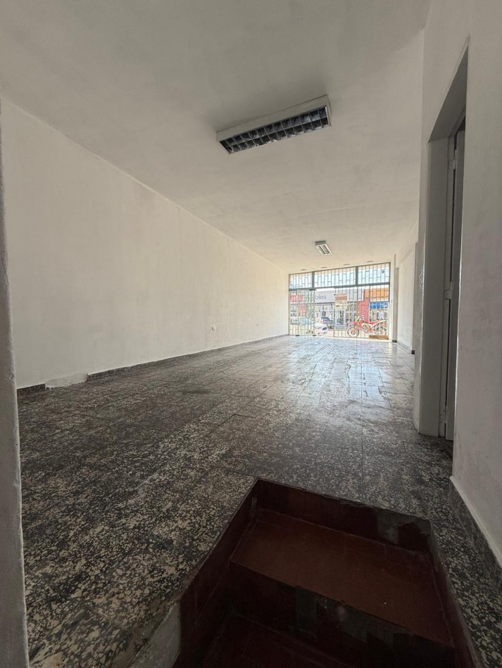 local sobre av. Almafuerte